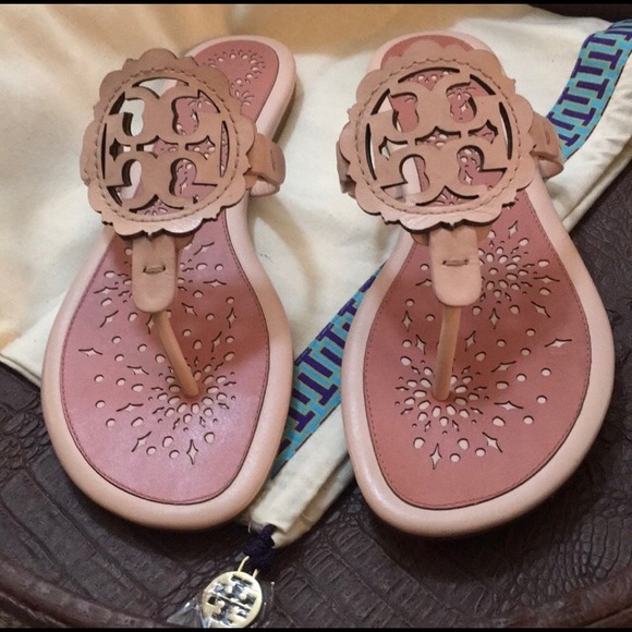 tory burch scallop sandal